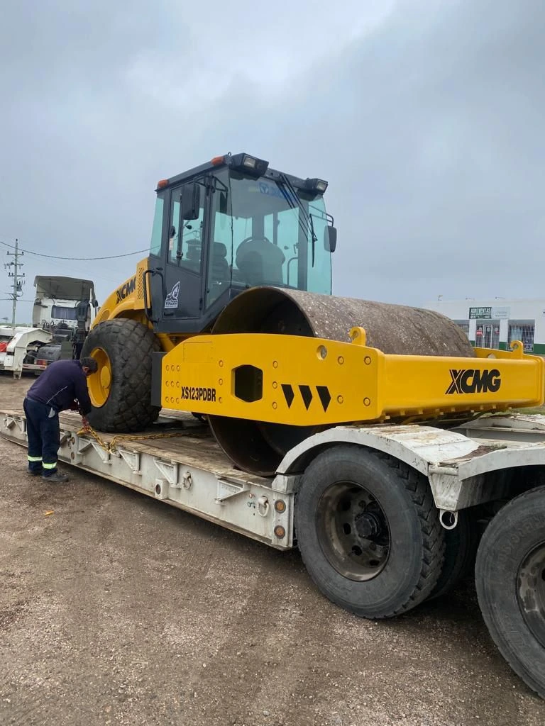 Cilindro compactador liso XCMG XS122 — bases, sub-bases y terraplenes