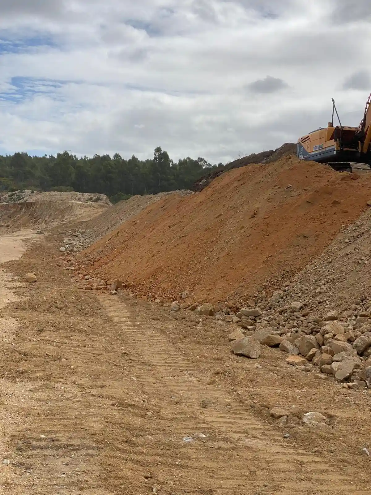 Tosca para sub-bases y rellenos — entrega a granel